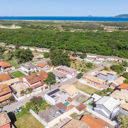 Refugio Tropical Casa De Praia Com Piscina Aquecida E 4 Suites E Garagem 3 Carros, 800 Mtrs Da Praia Internet 700 Mbps, Condominio Privado Com Pista De Skate , Quadra De Futevolei , Campos E Quadras De Futebol! Cabo Frio Esterno foto